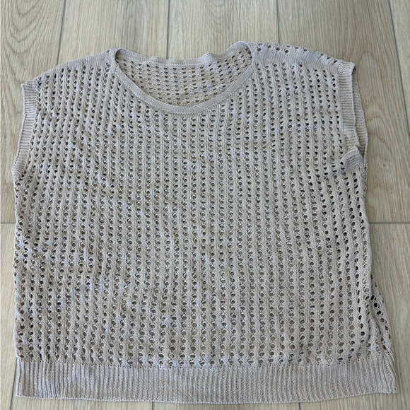 Cream/Beige Knit Mesh Top. Size medium - Picture 2 of 3